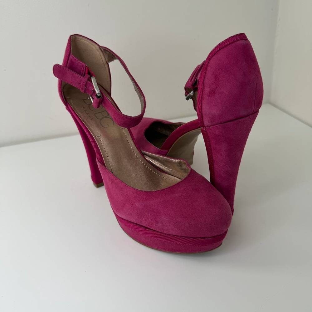 BCBG Paris Fuchsia Pink Suede Platform Ankle Strap Heels size 8